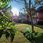 Ótima LOCALIZAÇÃO LAGONegro 500m - com LAREIRA - 02 Quartos para FAMILIA em CONDOMINIO em meio a natureza com GARAGEM e portaria 24h - PETFRIENDLY